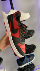 Tênis Casual Preto e Vermelho com Solado Branco