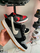 Tênis Casual Preto e Cinza com Detalhe Branco e Solado Caramelo