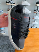 Tênis Casual Preto com Sola Branca e Detalhe Vermelho