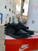 Tênis Casual Preto com Swoosh e Cadarço Grosso